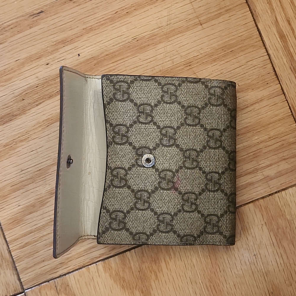 GUCCI BEIGE/EBONY COATED CANVAS GG PLUS CLASSIC FLAP FRENCH WALLET - Picture 3 of 9